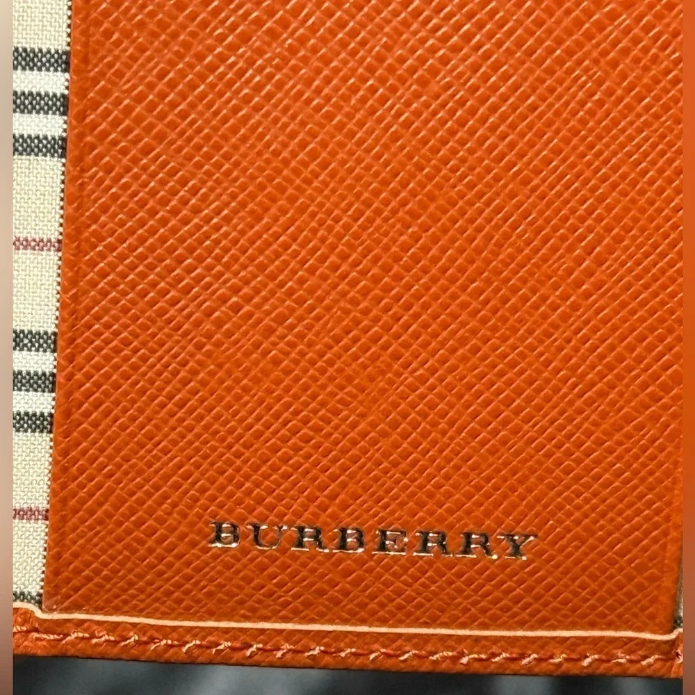 Burberry key holder, like new